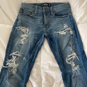 Men’s Hollister ripped jeans. Great condition!